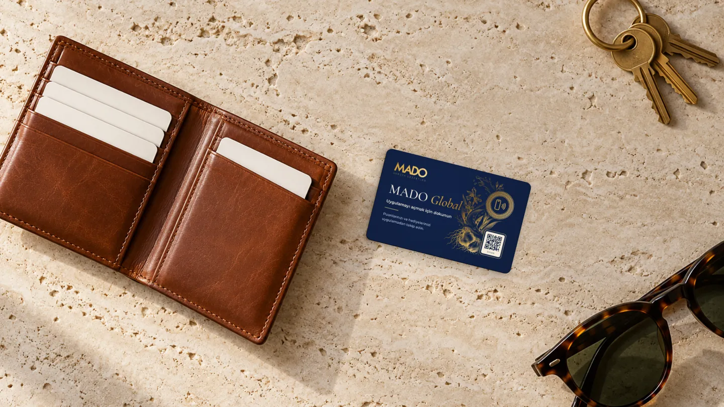 MADO Global uygulama kartı, banka kartı boyunda, yatay